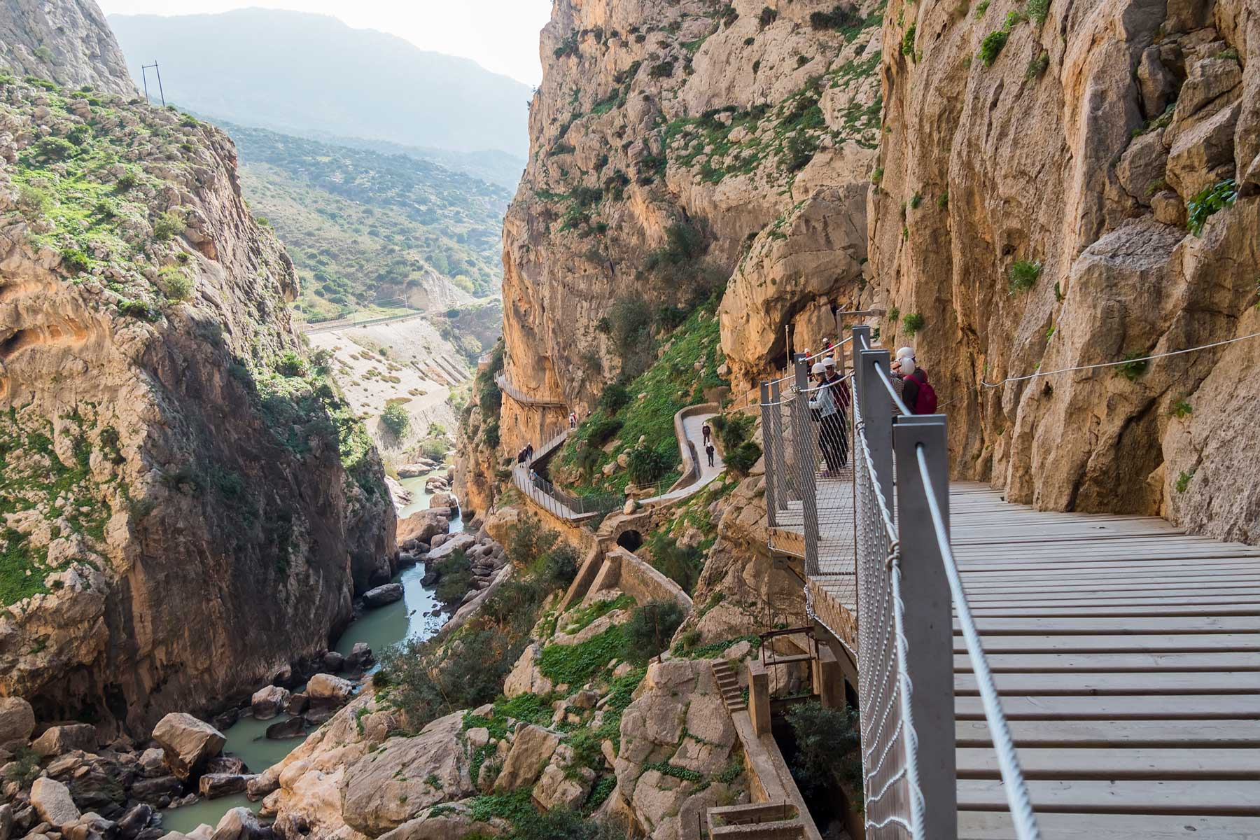 Relájate en el lago turquesa de Dolomitas, perfecto para tus Transfers & Experiences | Parasol by Dorobe 4* | Torremolinos.