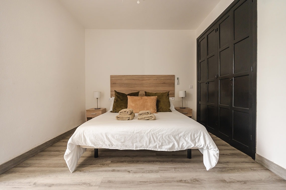 a small bedroom with a bed and two nightstands