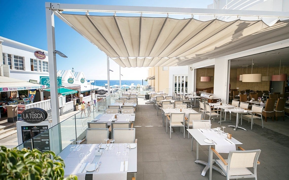 a restaurant with a sign that says la tosca