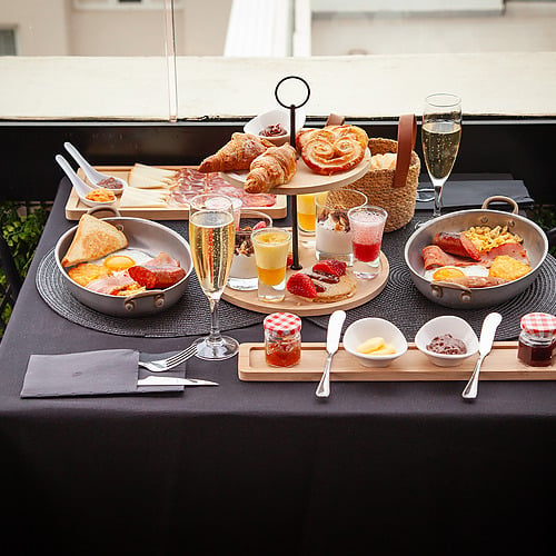 Delicious brunch with sea views every weekend at Skybar Margarita's.