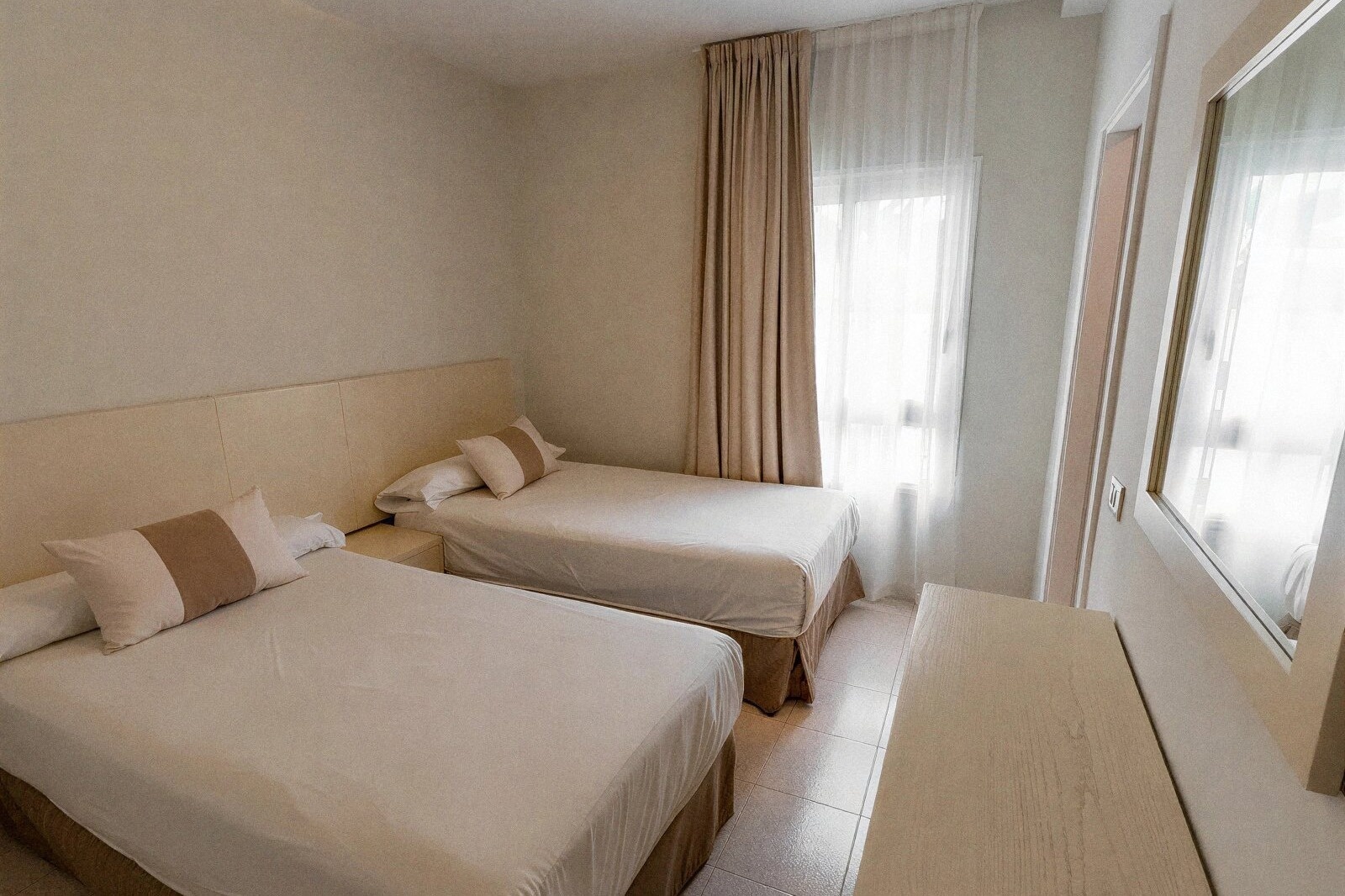 Aparthotel Los Olivos Beach Resort