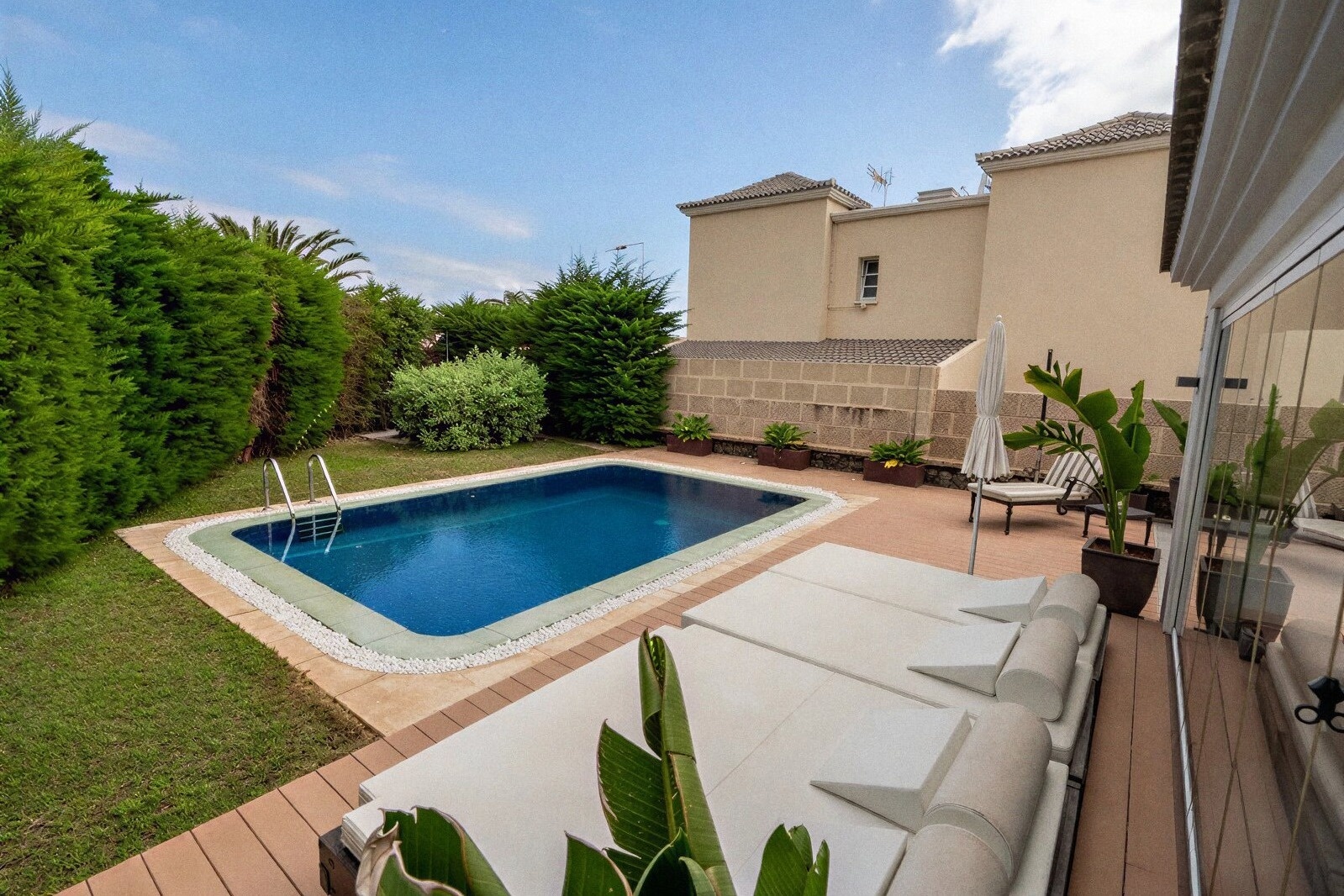 Aparthotel Los Olivos Beach Resort