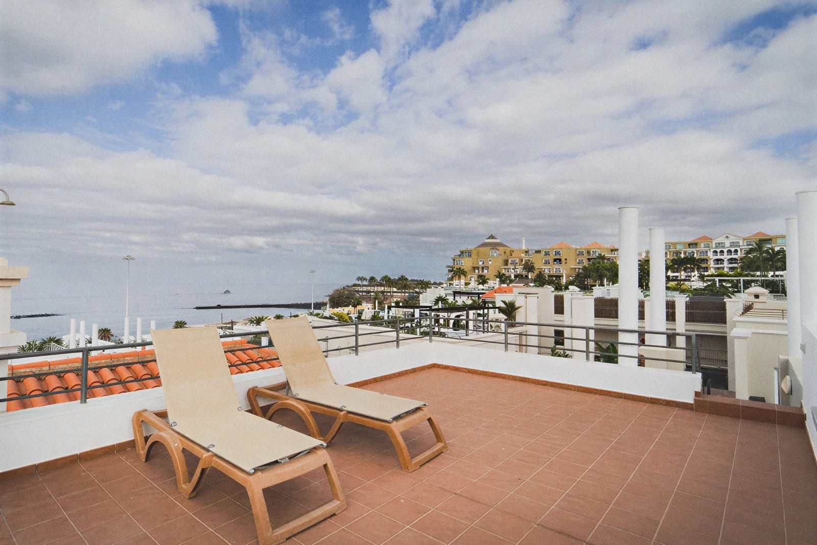 Aparthotel Los Olivos Beach Resort