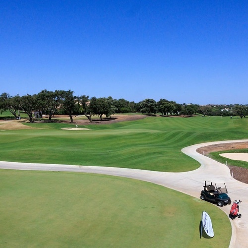 a golf course with a sign that says ' golf ' on it