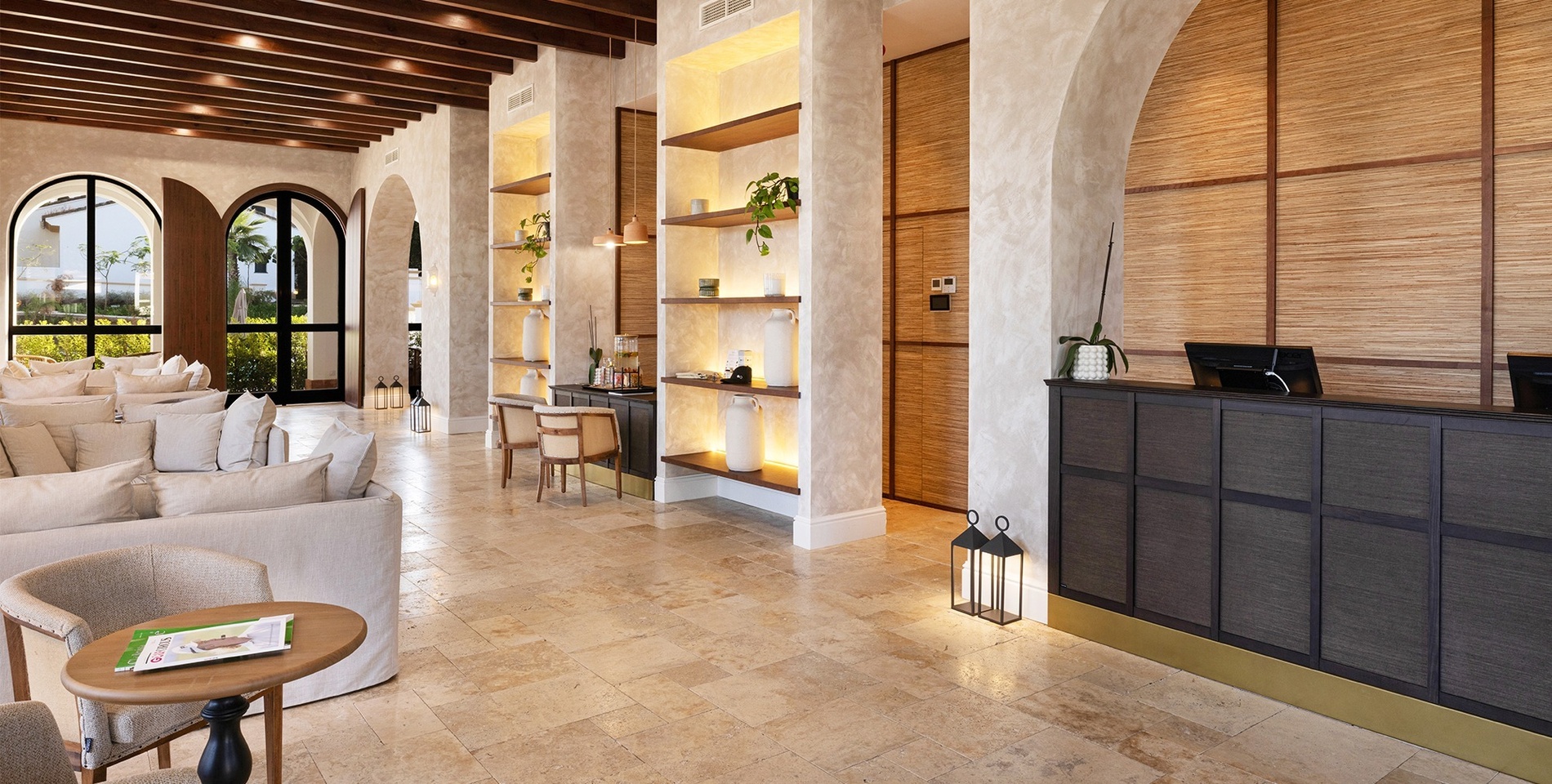 un edificio con la palabra san roque en la parte delantera