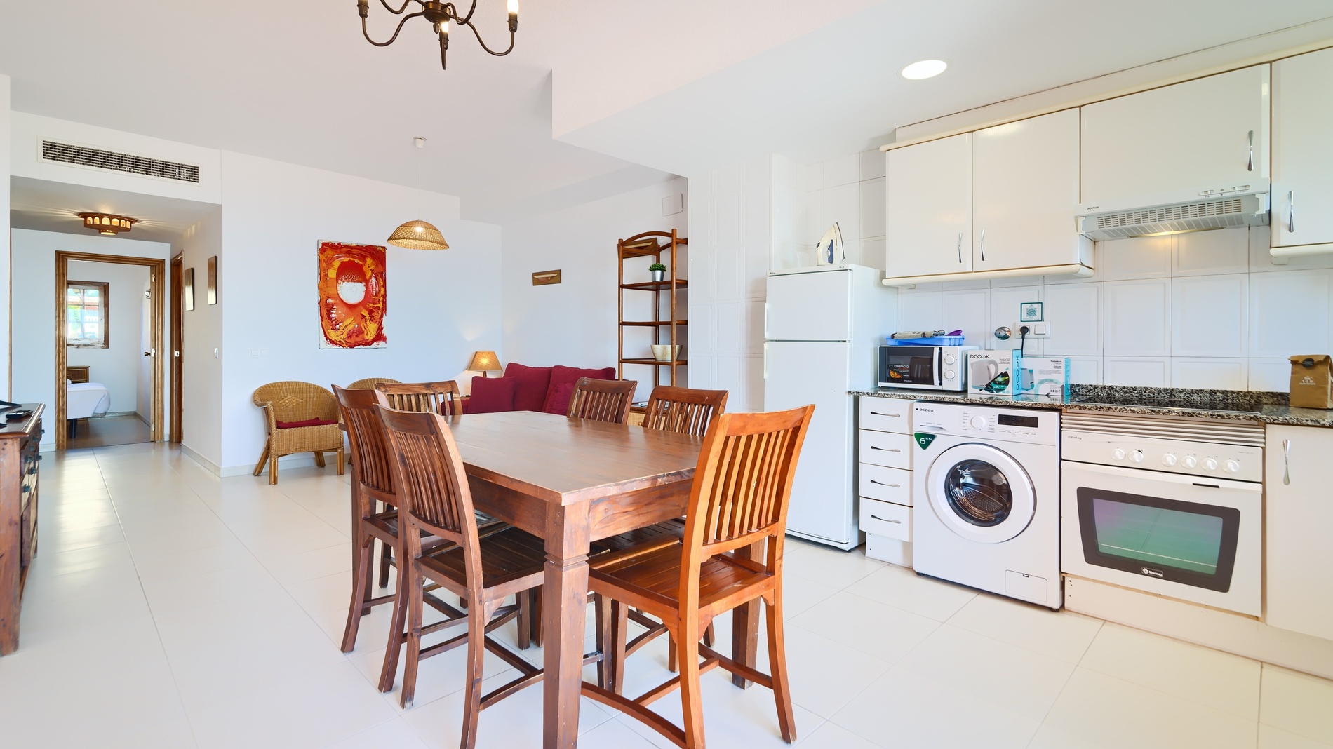 Comedor y cocina moderna en Sea You: Port Saplaya.
