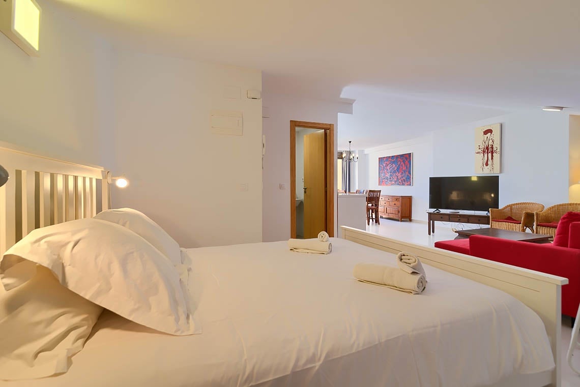 Hauptschlafzimmer mit Meerblick im Sea You: Port Saplaya.