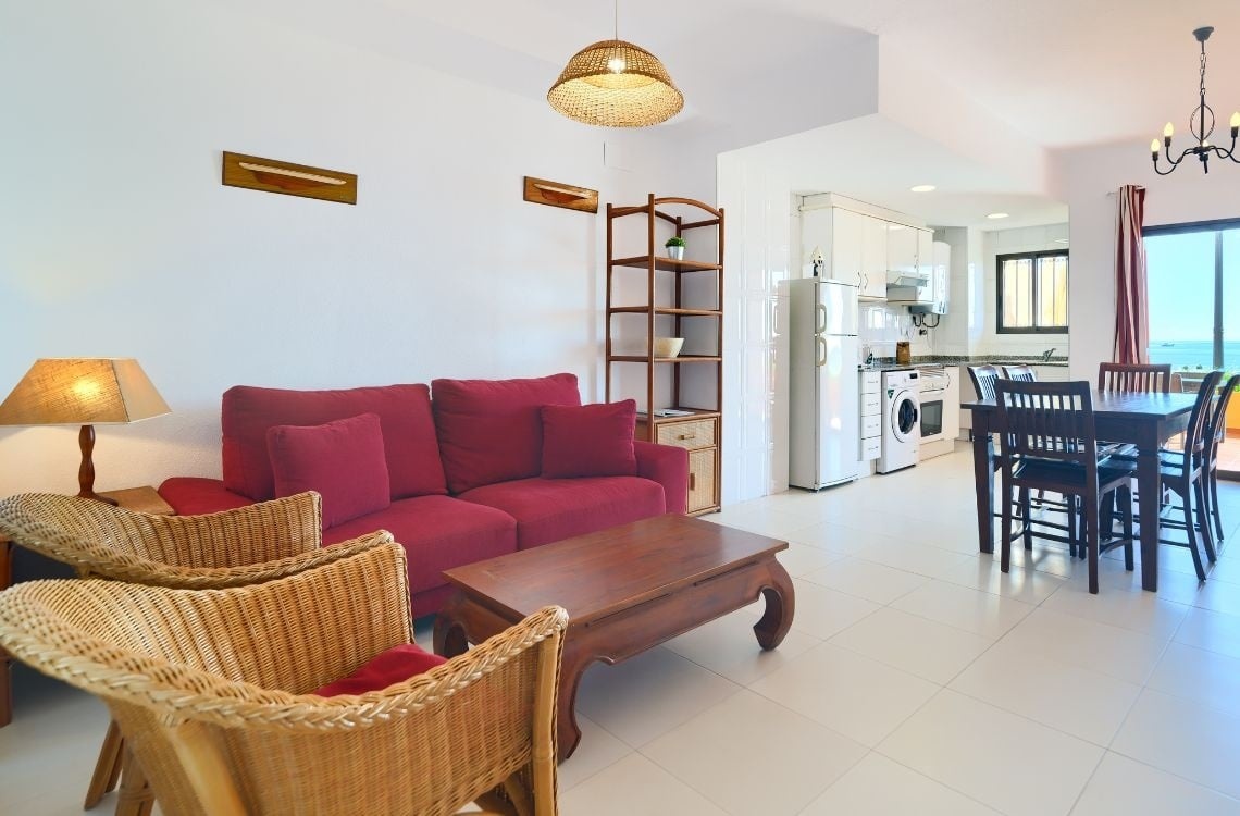 Living room with sea view and kitchen. Sea You: Port Saplaya.