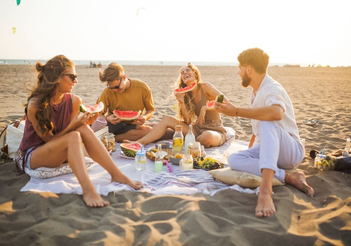 Picnic in spiaggia a Port Saplaya: cosa mangiare in spiaggia e ricette semplici.