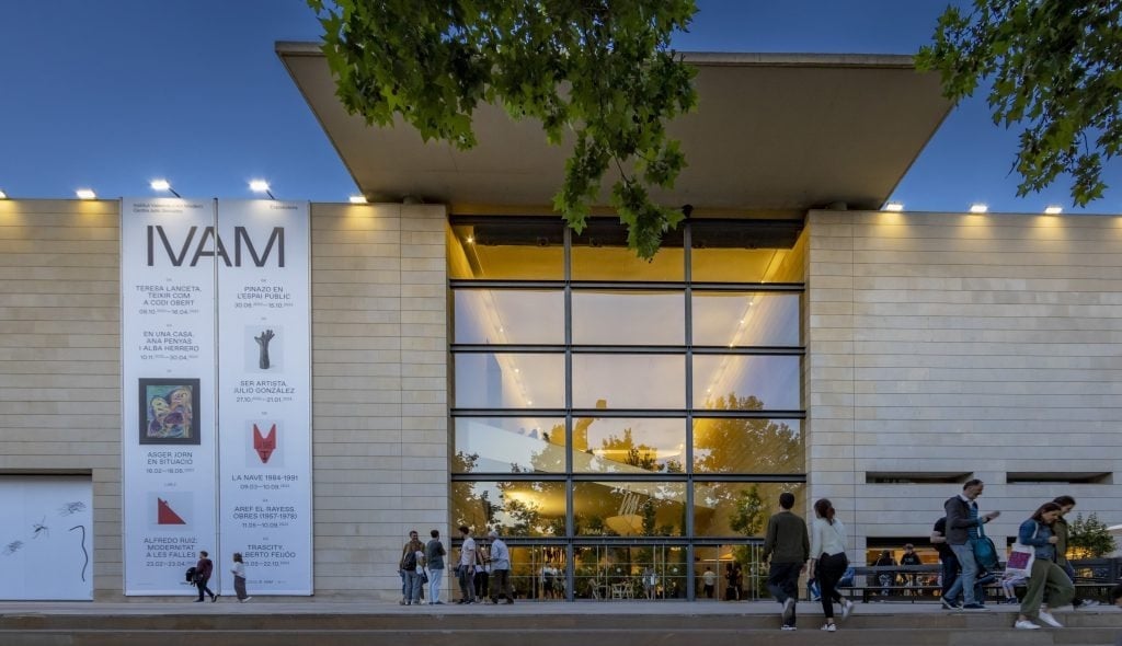 IVAM, museo de arte moderno, ideal para 10 cosas que hacer en invierno en Valencia. Apartamentos Port Valencia.