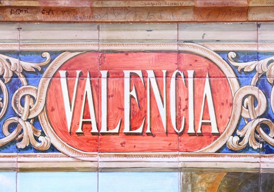 Curiosities of Valencia: Sign for Valencia, a must-see on your visit!