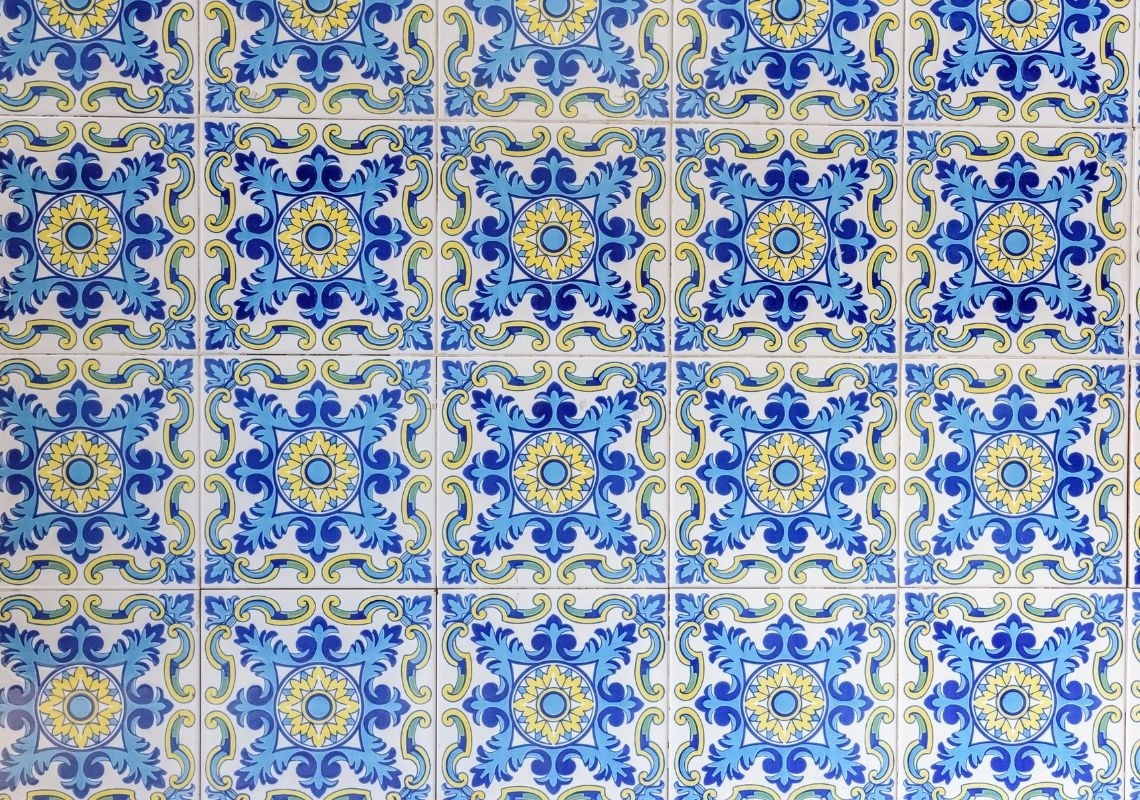Motif de carreaux bleus et jaunes, Valencien de base pour votre visite à Valence | Sea You Hotel Valencia
