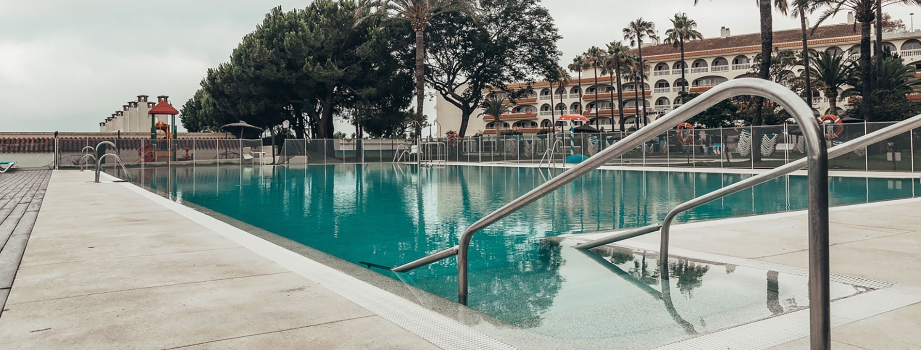 Views of the hotel terraces and the surroundings