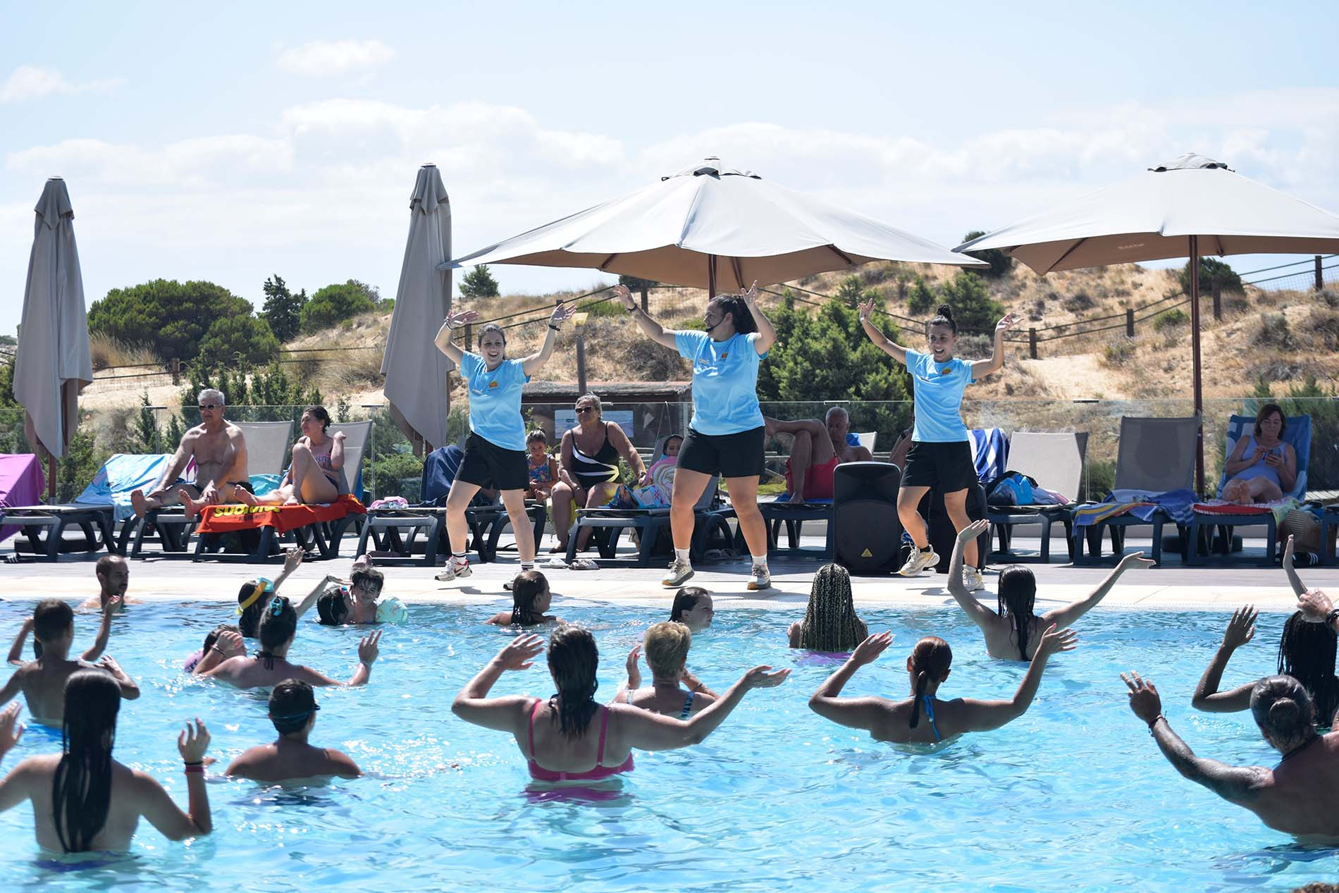 Gran Hotel del Coto: piscina para niños con setas y zona de juegos, junto a la piscina principal.