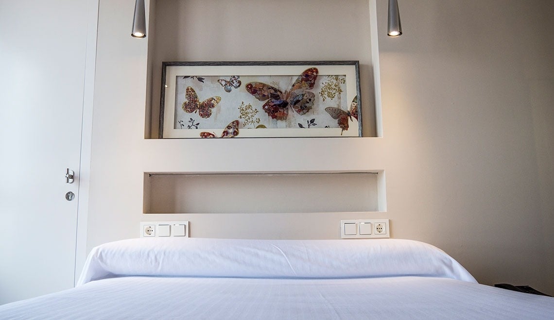 Cama de dormitorio de la habitación