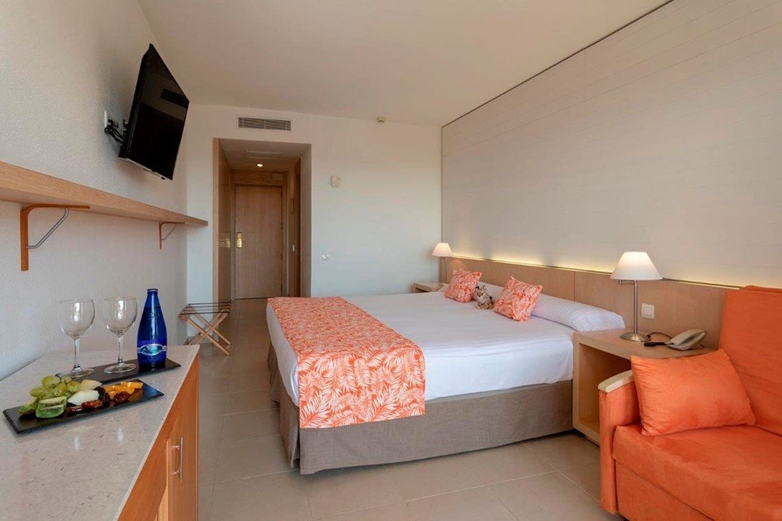 Habitaciones con baño completo y terraza