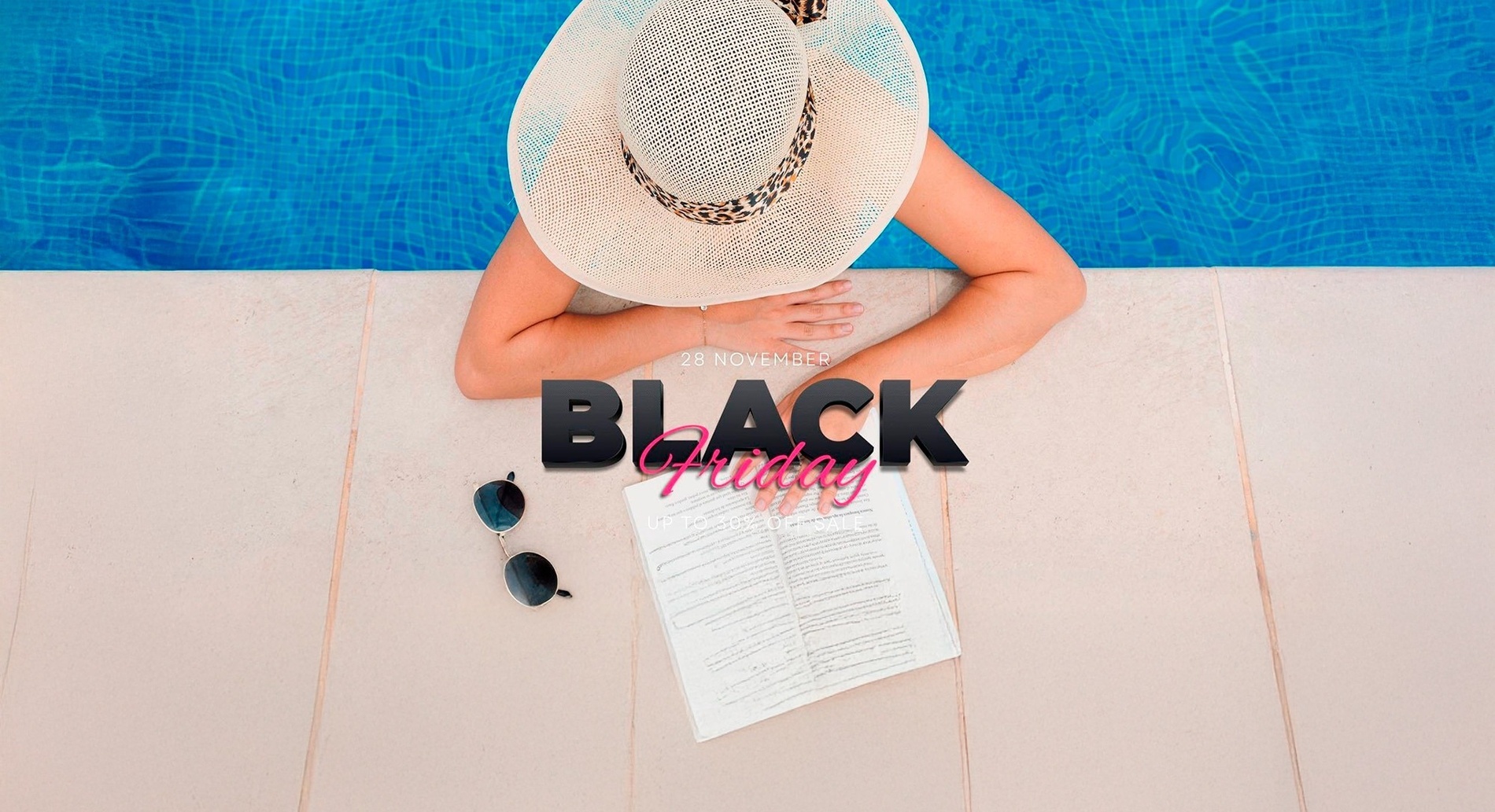 una vista aèria d' una piscina rodeada d' arbres i terrassas