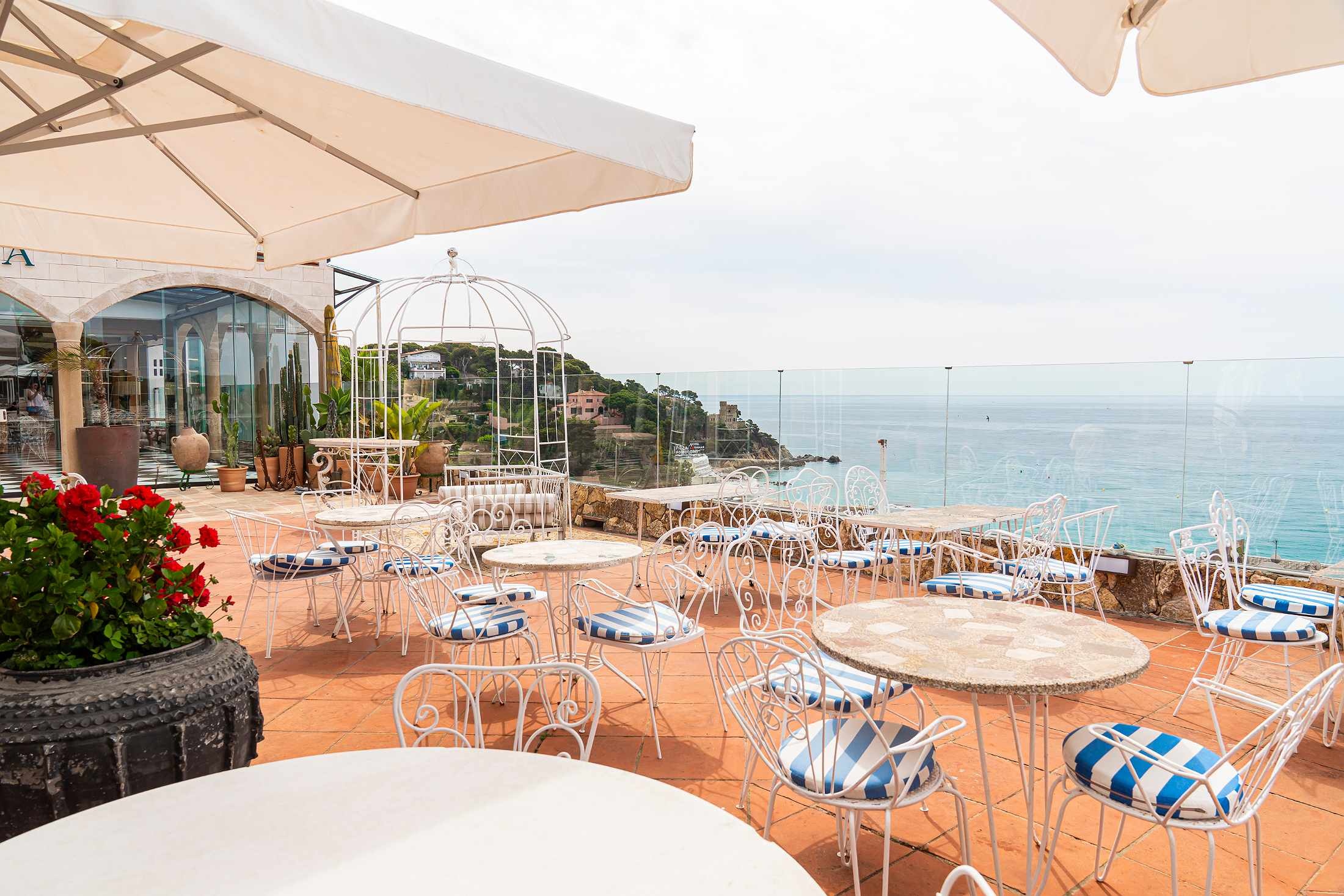 Terrasse du Roger De Flor By Seleqtta avec vue sur la mer.