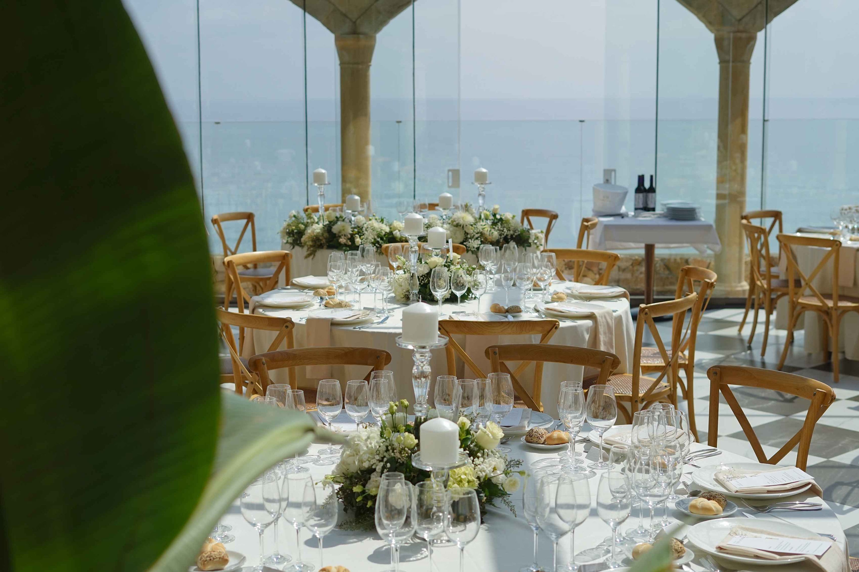 Mariages élégants à Roger De Flor By Seleqtta avec vue sur mer.