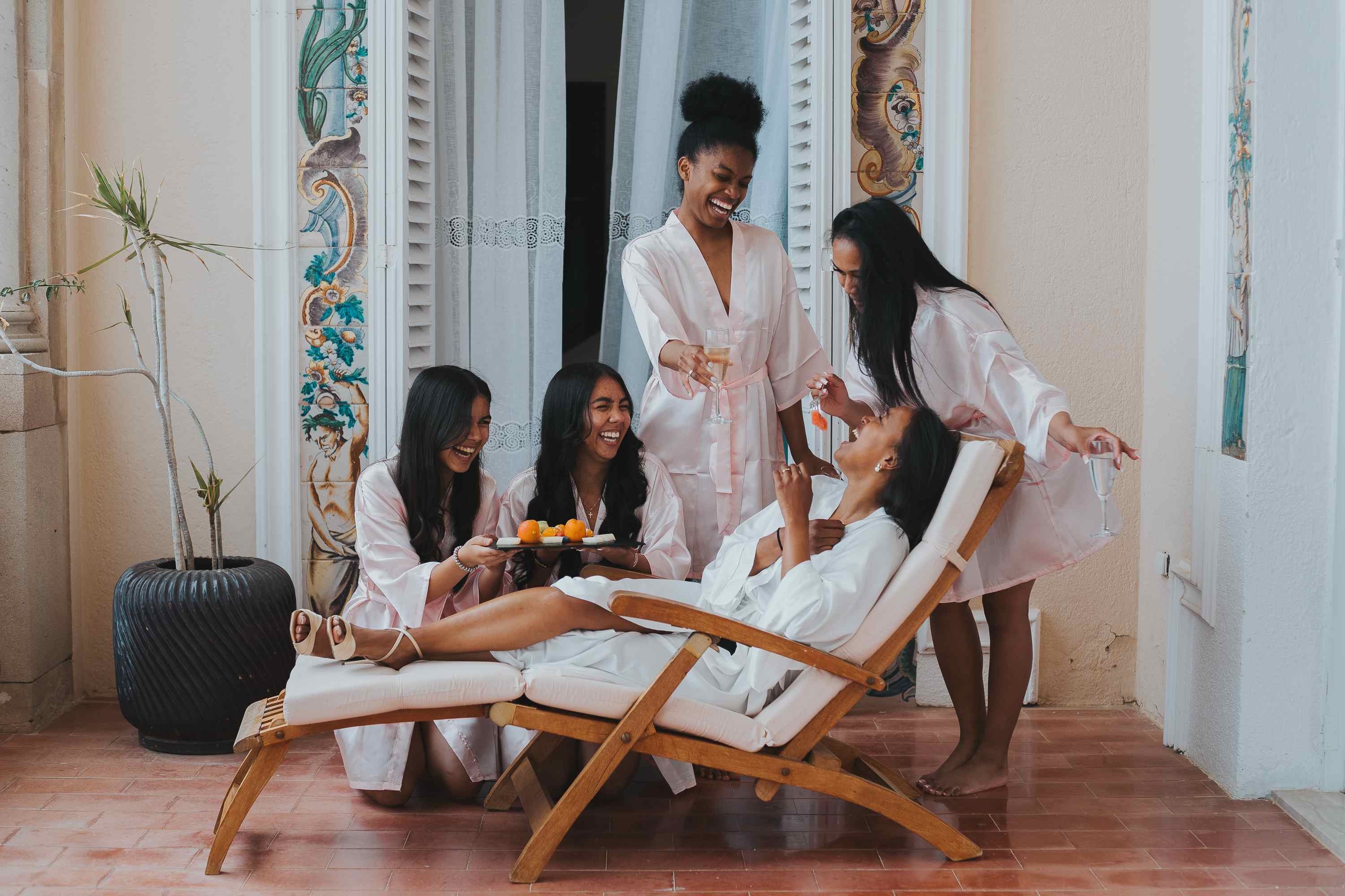 Women in silk robes laughing at Roger De Flor By Seleqtta