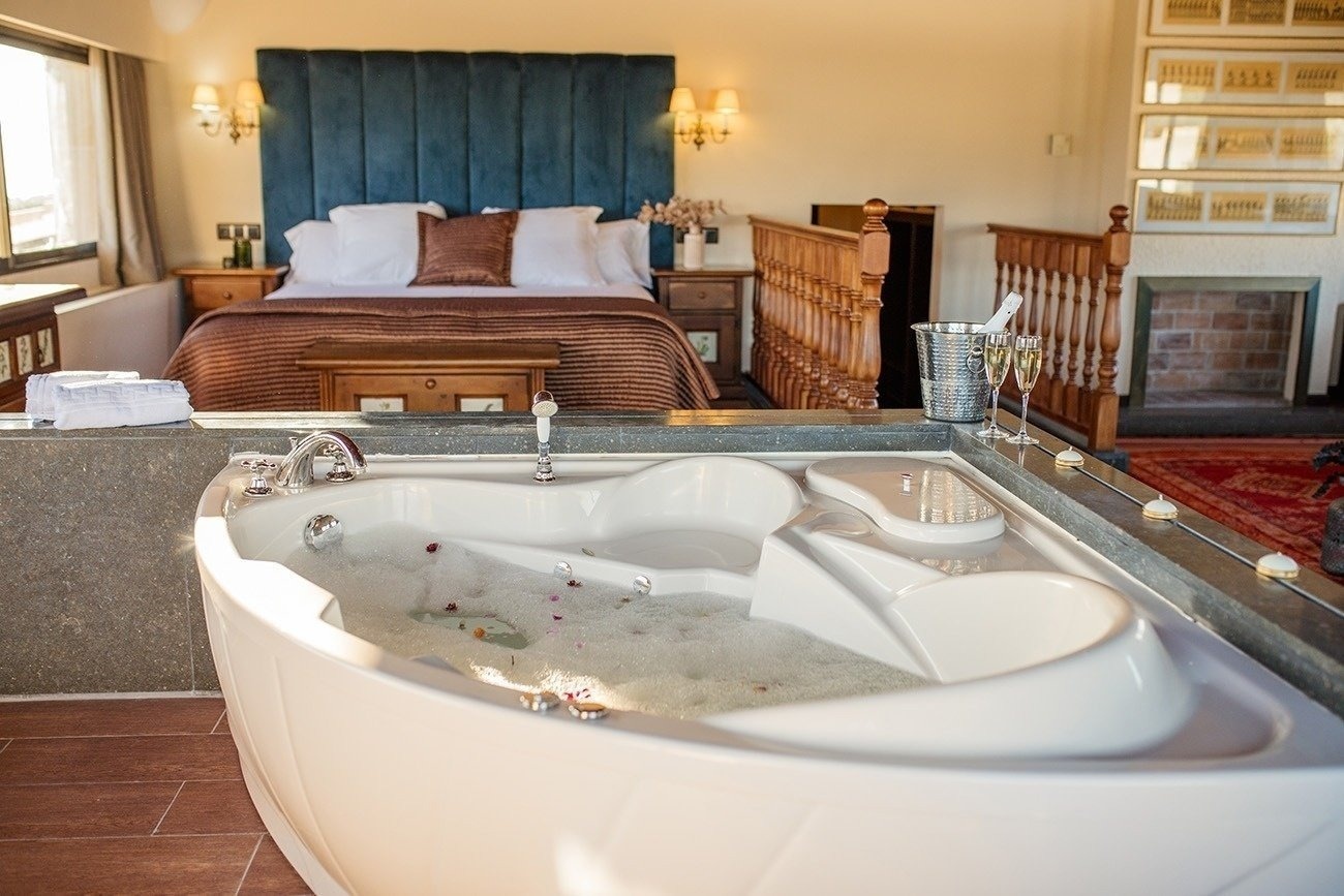 Hotel Roger de Flor by Seleqtta