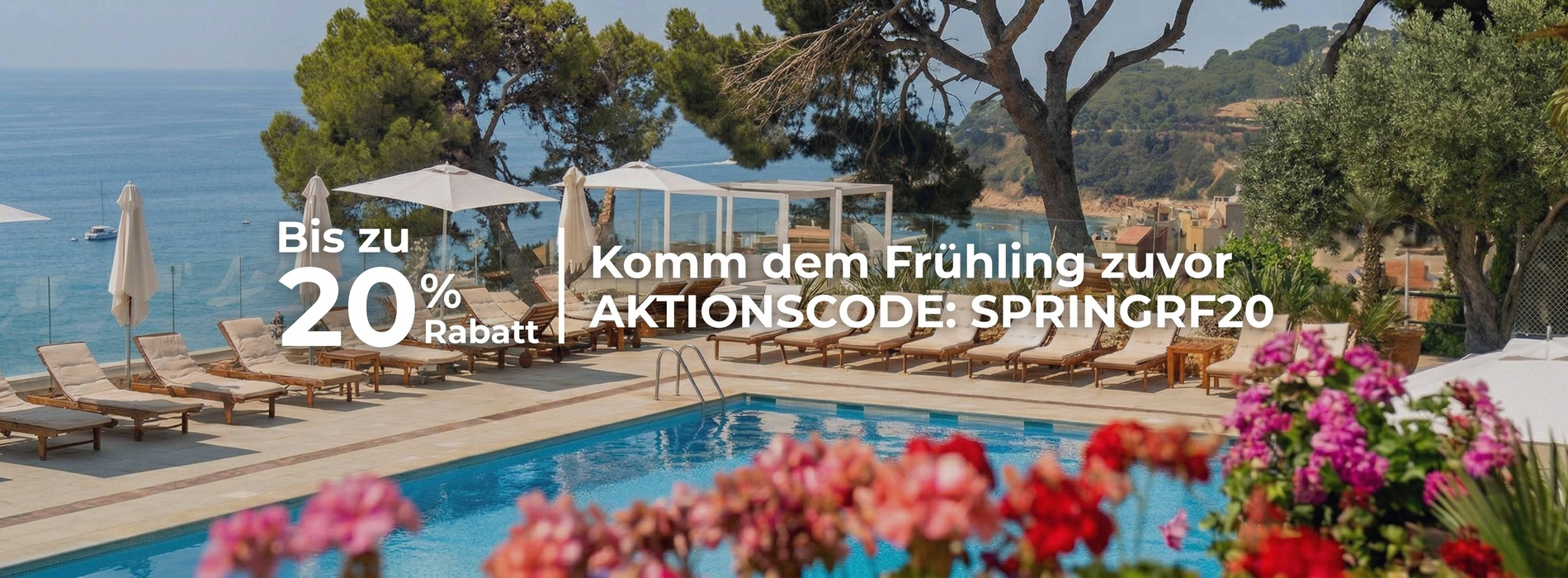 eine Luftaufnahme eines großen Swimmingpools