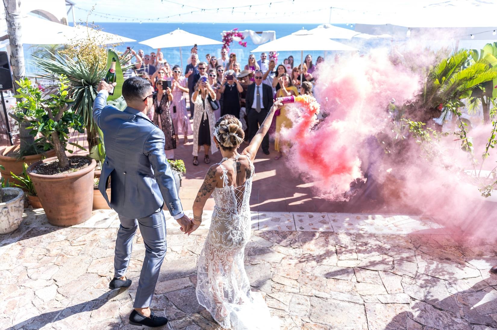 Newlyweds celebrate with pink smoke at Roger De Flor By Seleqtta.