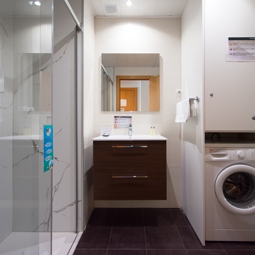 2-bedroom apartment bathroom