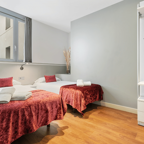 Room with 2 single beds