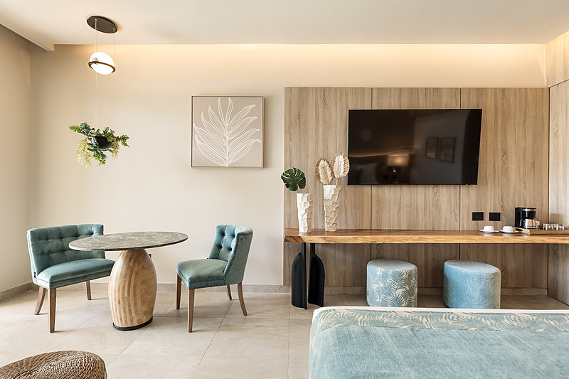 Chambre double au Serenade Caribe Club avec lits confortables et décoration moderne.
