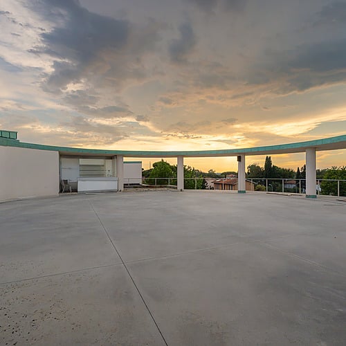 Terrasse panoramique sur le toit d'un hôtel, parfaite pour un événement ou une pause, avec vue sur le coucher de soleil. Idéal pour la découverte de Smy: Corporativa.