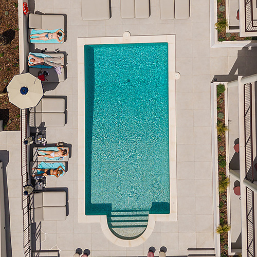 Modern hotel pool with sun loungers and Smy: Corporativa lounge area.