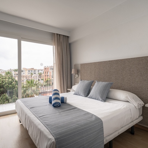 Quarto duplo com varanda e vista. Smy: Ideal para corporativo.