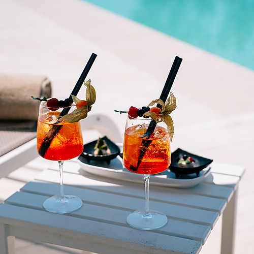 Cocktails près de la piscine, un exemple parfait de Smy: Corporativa.
