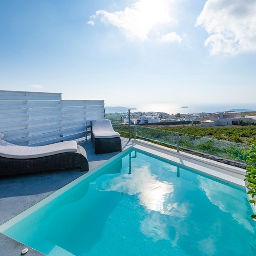 a small swimming pool with a view of the ocean