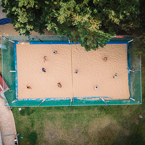 Beachvolleyballplatz mit Palmen, Smy: Geschäftlich