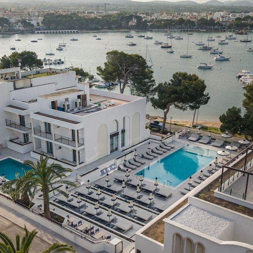 Hotel Smy: Corporativa - Piscina moderna e vista mar.