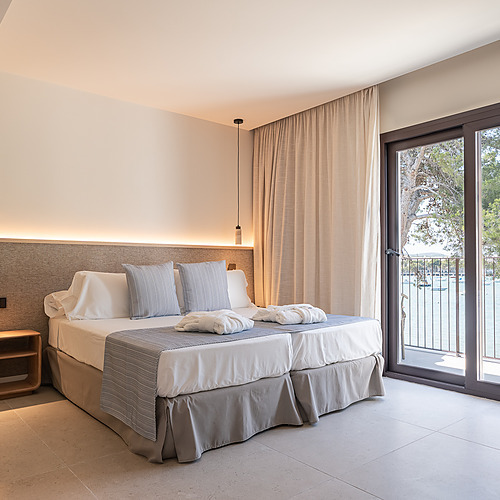 Balcony with sea and lighthouse views, perfect for Smy: Corporativa stays.