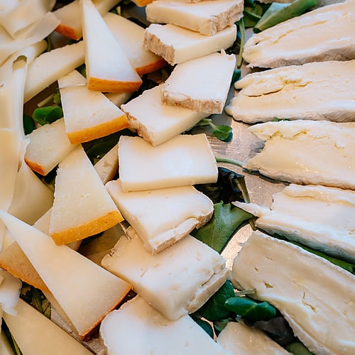 Assortiment de fromages de qualité, idéal pour un Smy: Corporativa gastronomique.