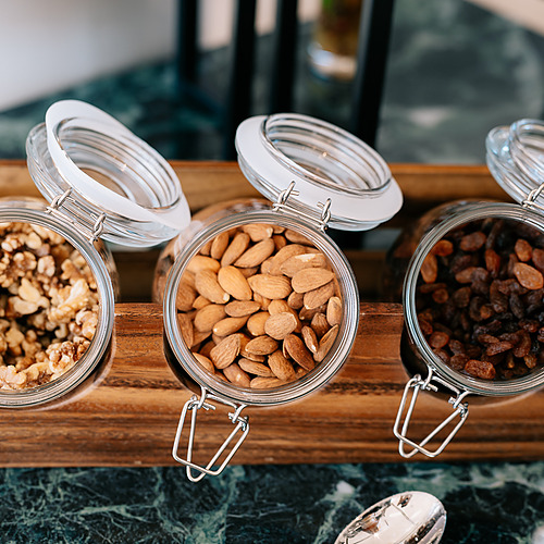 Assortiment de noix, amandes et raisins secs pour votre petit-déjeuner Smy: Corporativa.