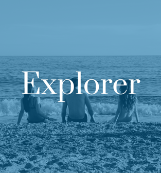 Smy: Corporativa guests enjoy a serene beach escape.