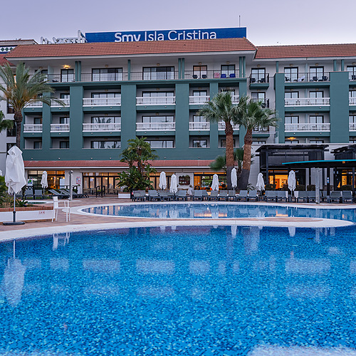 Smy: Corporativa Hotel. Pool und Palmen in Isla Cristina.