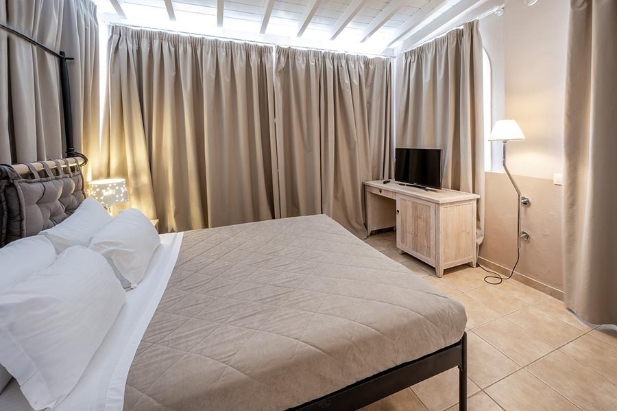 Smy Santorini Suites & Villas