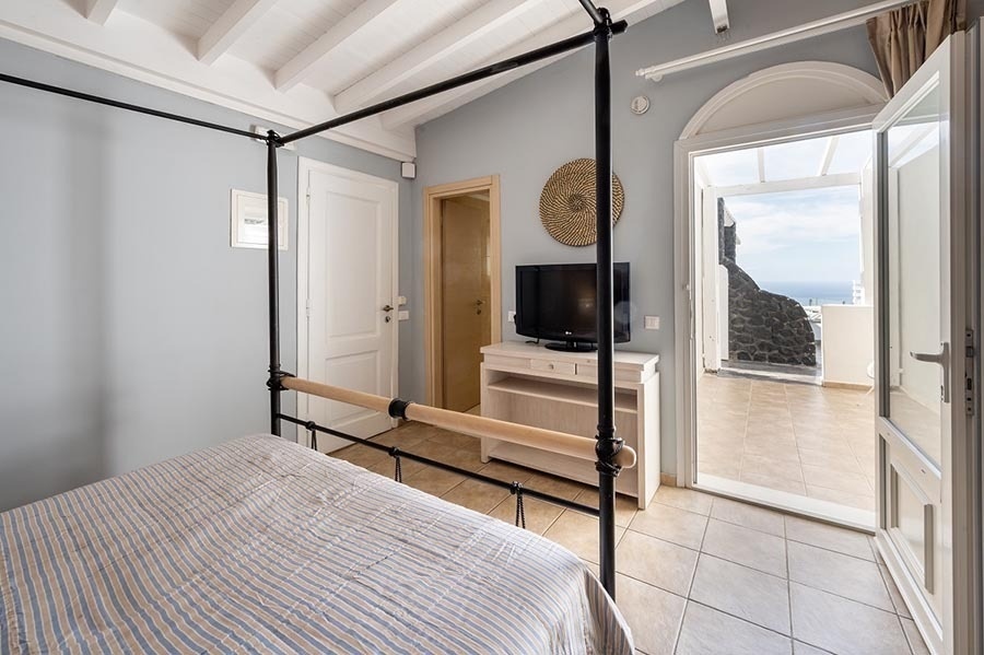 Smy Santorini Suites & Villas