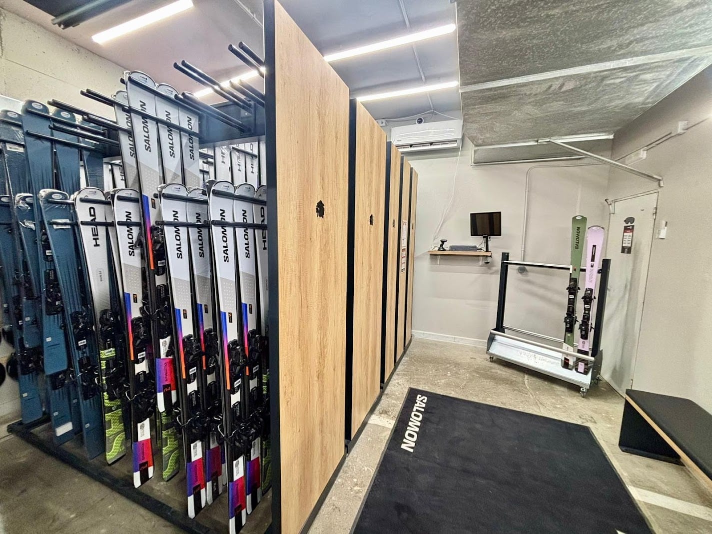 Boutique de ski Aragon Hills : skis et accessoires haut de gamme.
