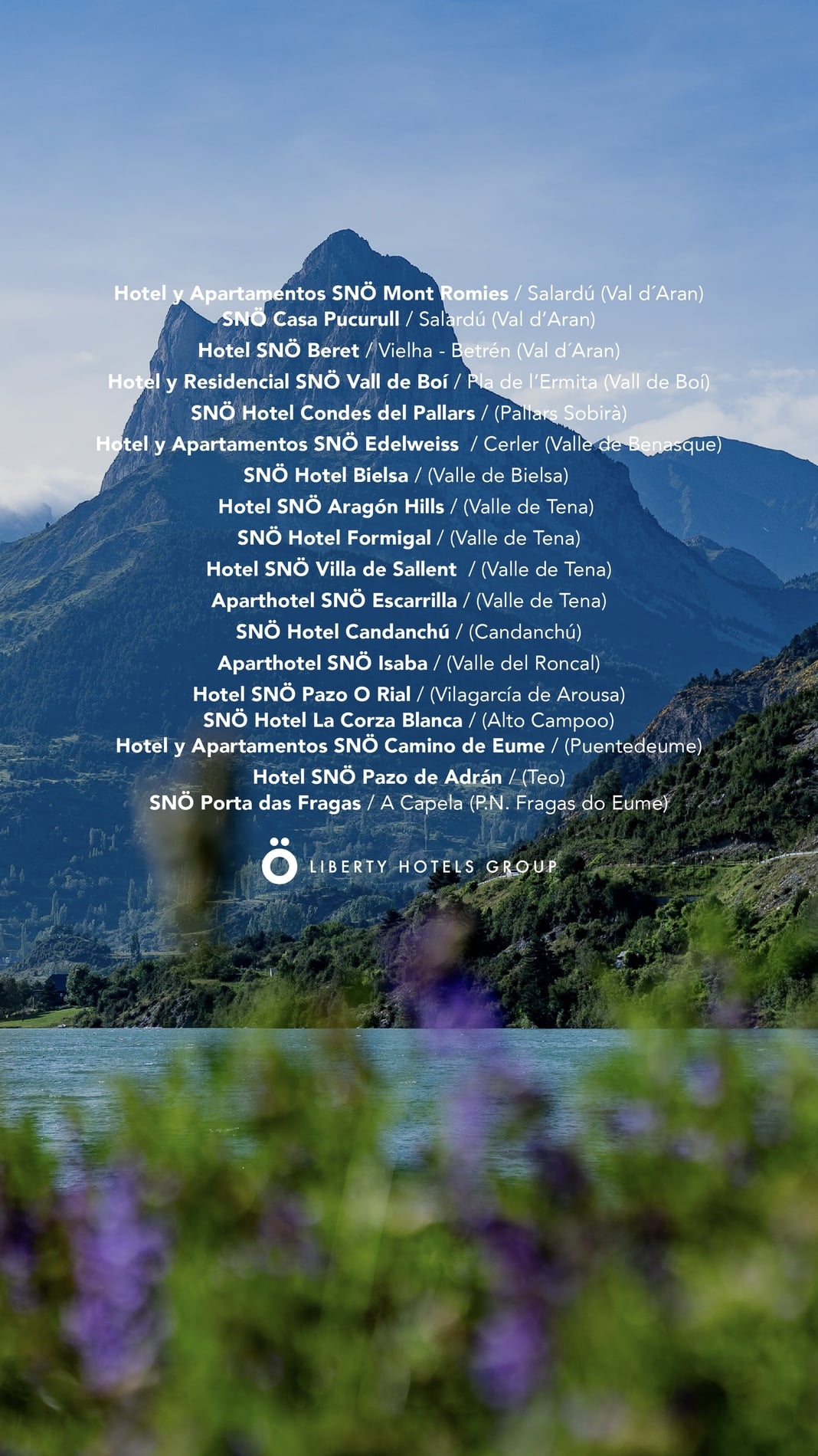 un listado de hoteles y apartamentos en las montañas cubiertas de nieve