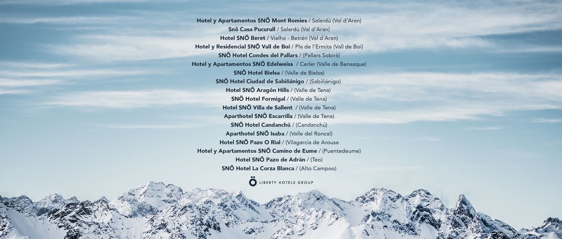 un montón de flores moradas está en el primer plano de una página web