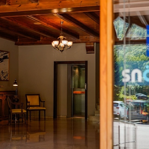 a sign on a glass door says snobiesa hotel
