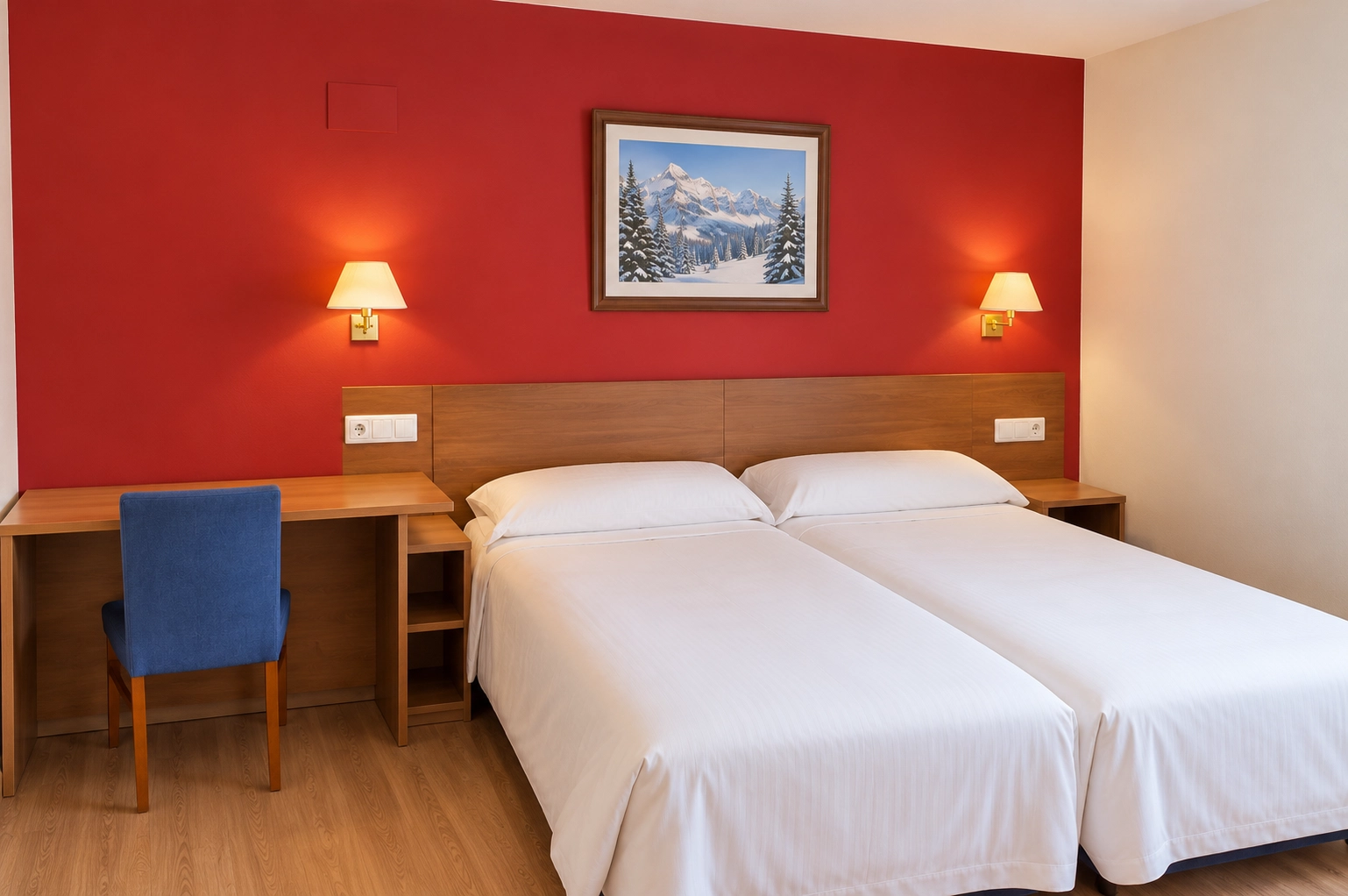 Habitación en SNO: Candanchú con cama doble, lámpara y cuadro de flores.