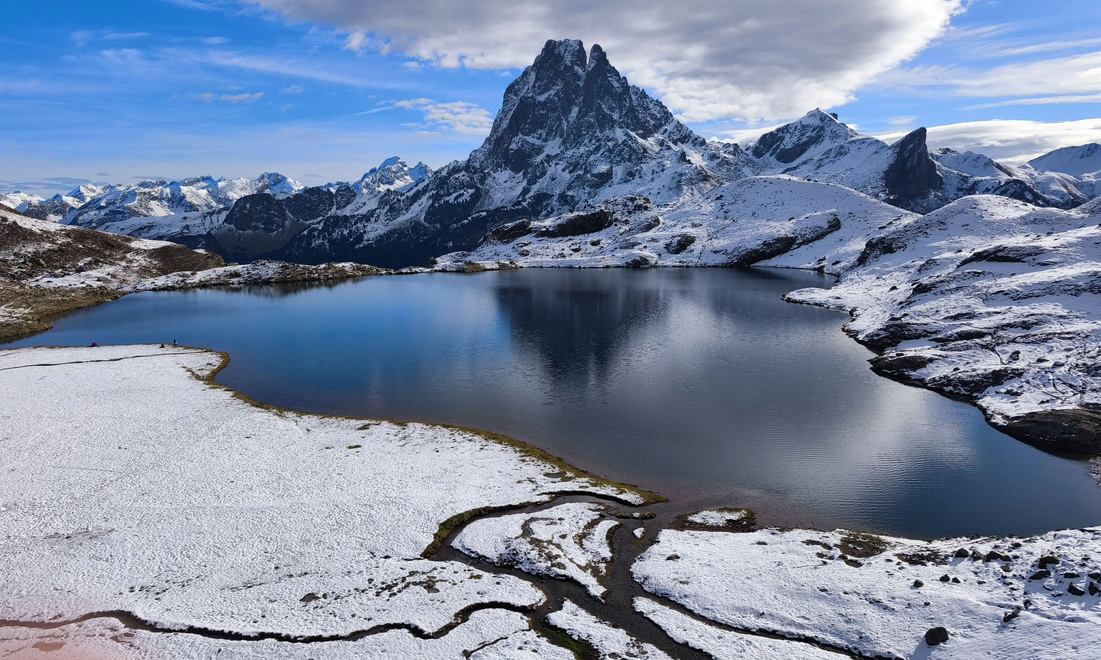 Paysage alpin enneigé, parfait pour les événements SNO: Corporatif.